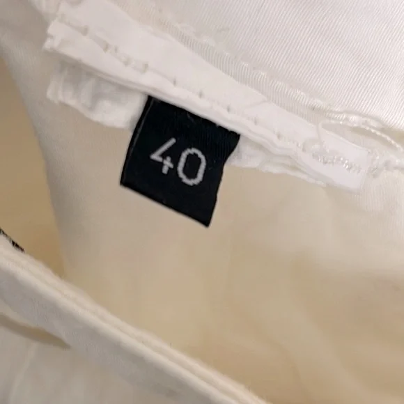 🆕 EMPORIO ARMANI white Shorts Size 40